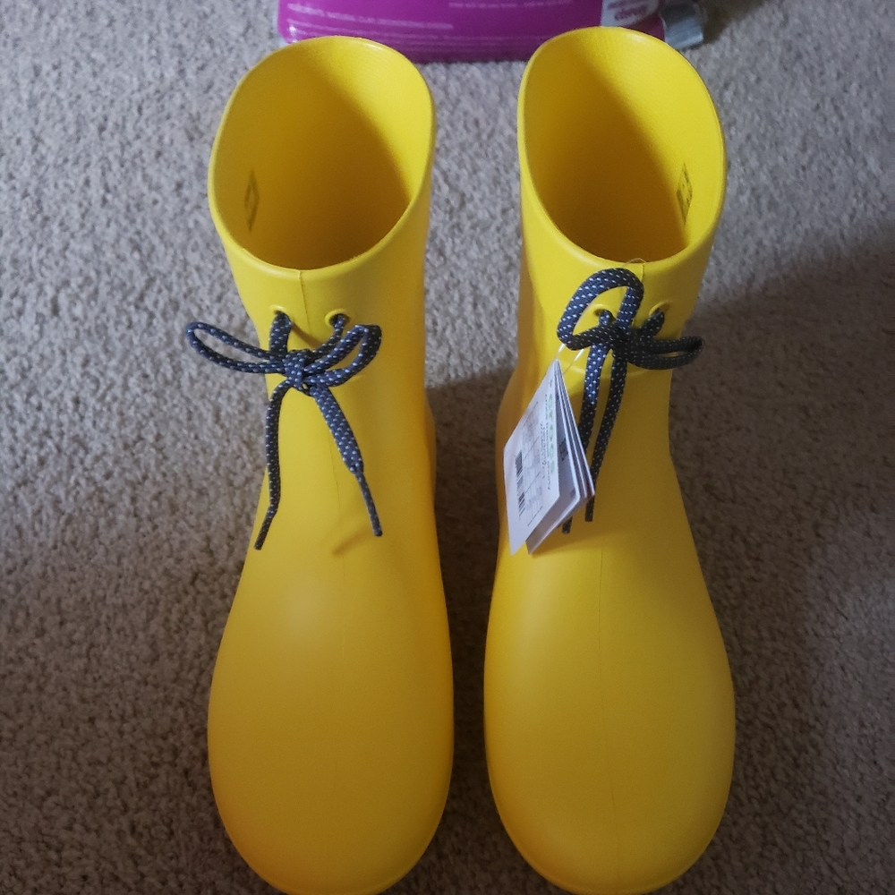 Crocs yellow rainboots